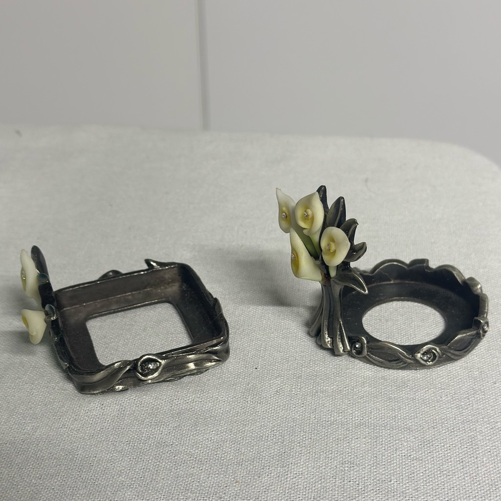 Antique metal looking candle holder - Picture 2 of 2
